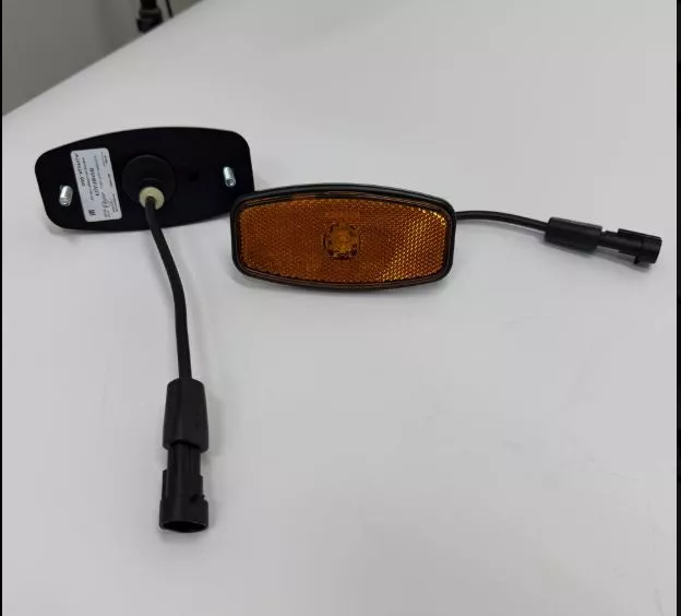 Указатель габ. А.3731.018  желтый с проводом + AMP / без кронштейна