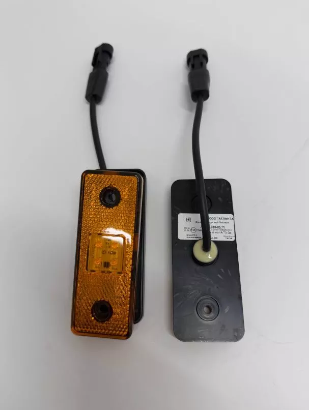 Указатель габ. А.3731.010  желтый с проводом и разъемом AMP / без кронштейна