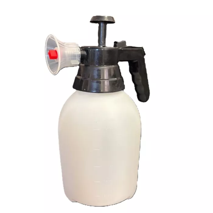 Опрыскиватель  2,0л с клапаном + 2я насадка ( пенообразователь)  белый  