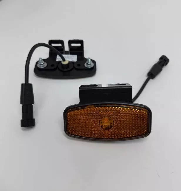 Указатель габ. А.3731.018  желтый с проводом + AMP / с кронштейном